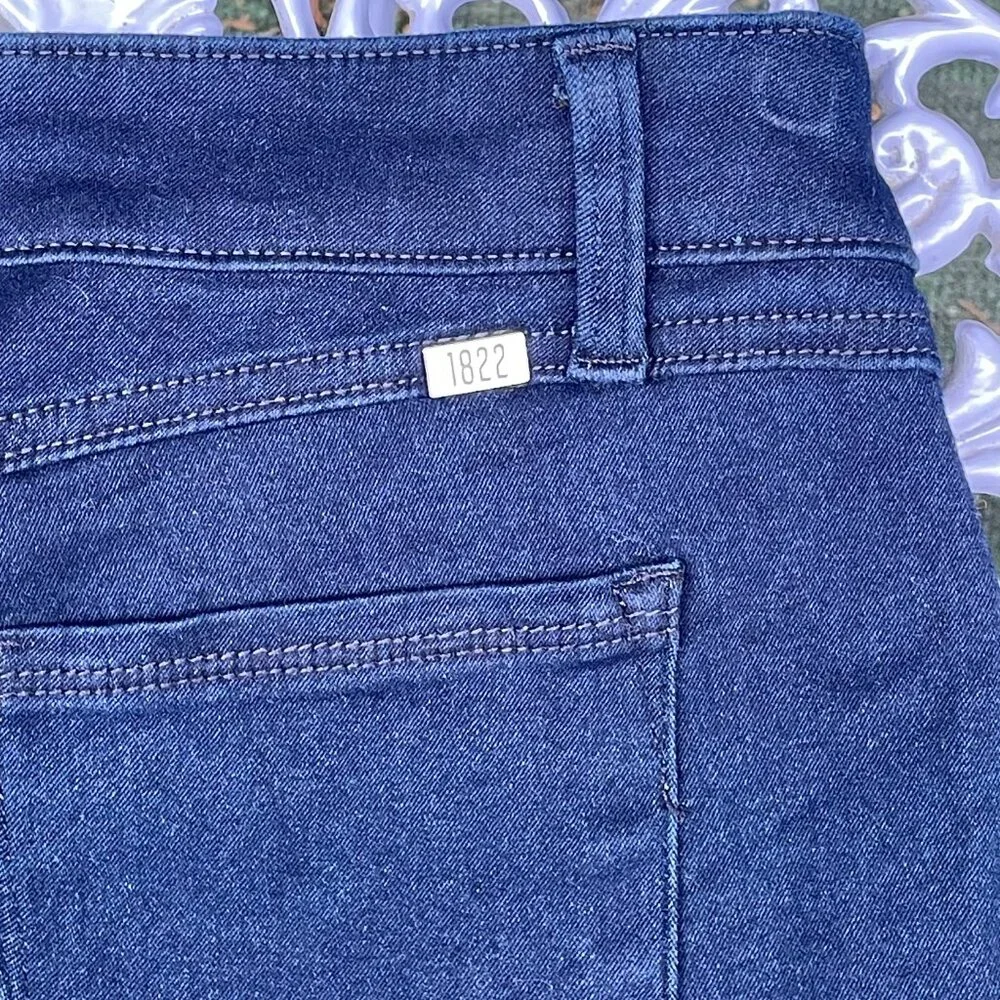 1822 Denim Shorts - Picture 4 of 11